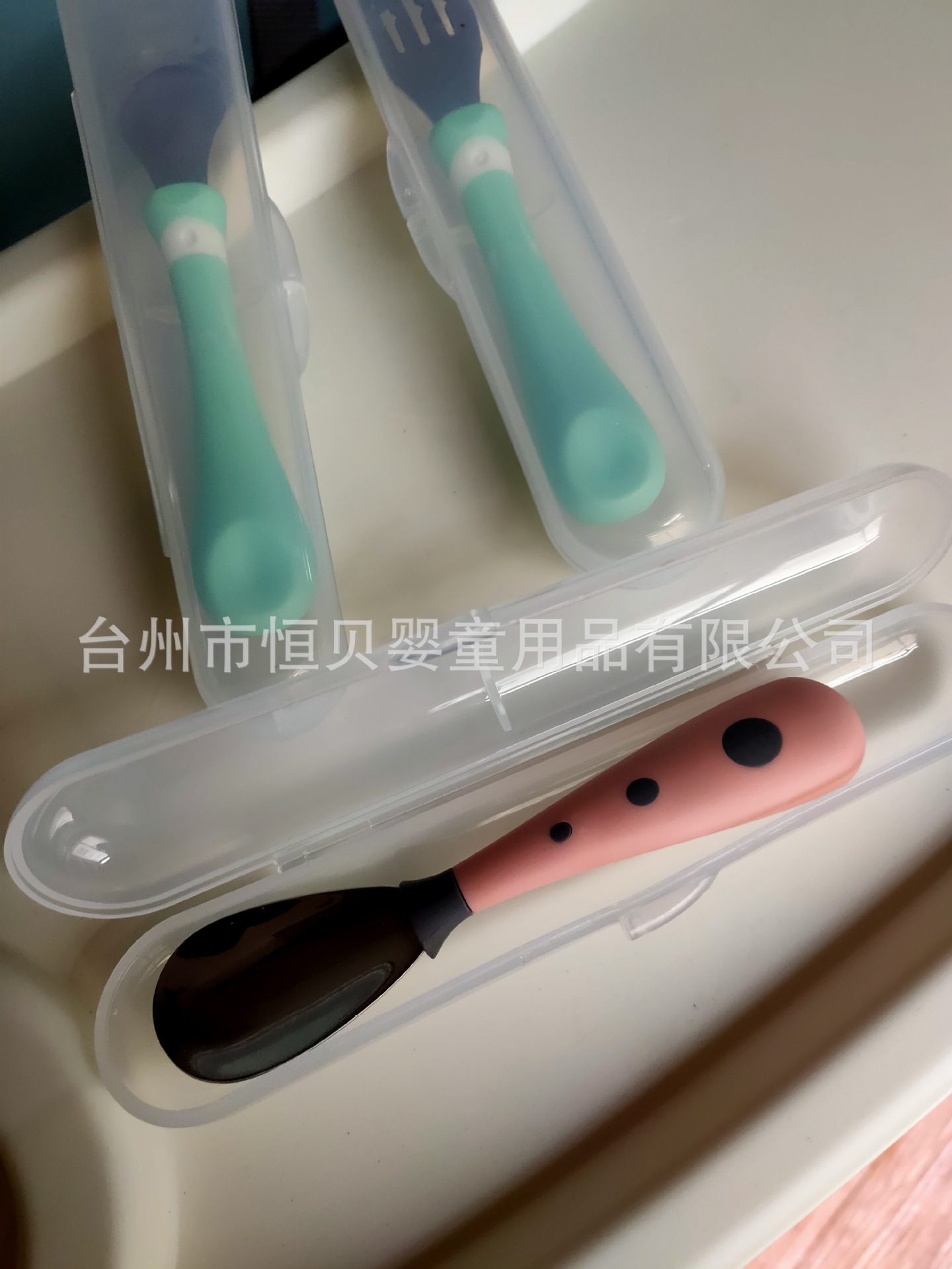 婴儿勺子收纳盒便携宝宝硅胶软勺收纳外出便携式新生儿辅食勺收纳