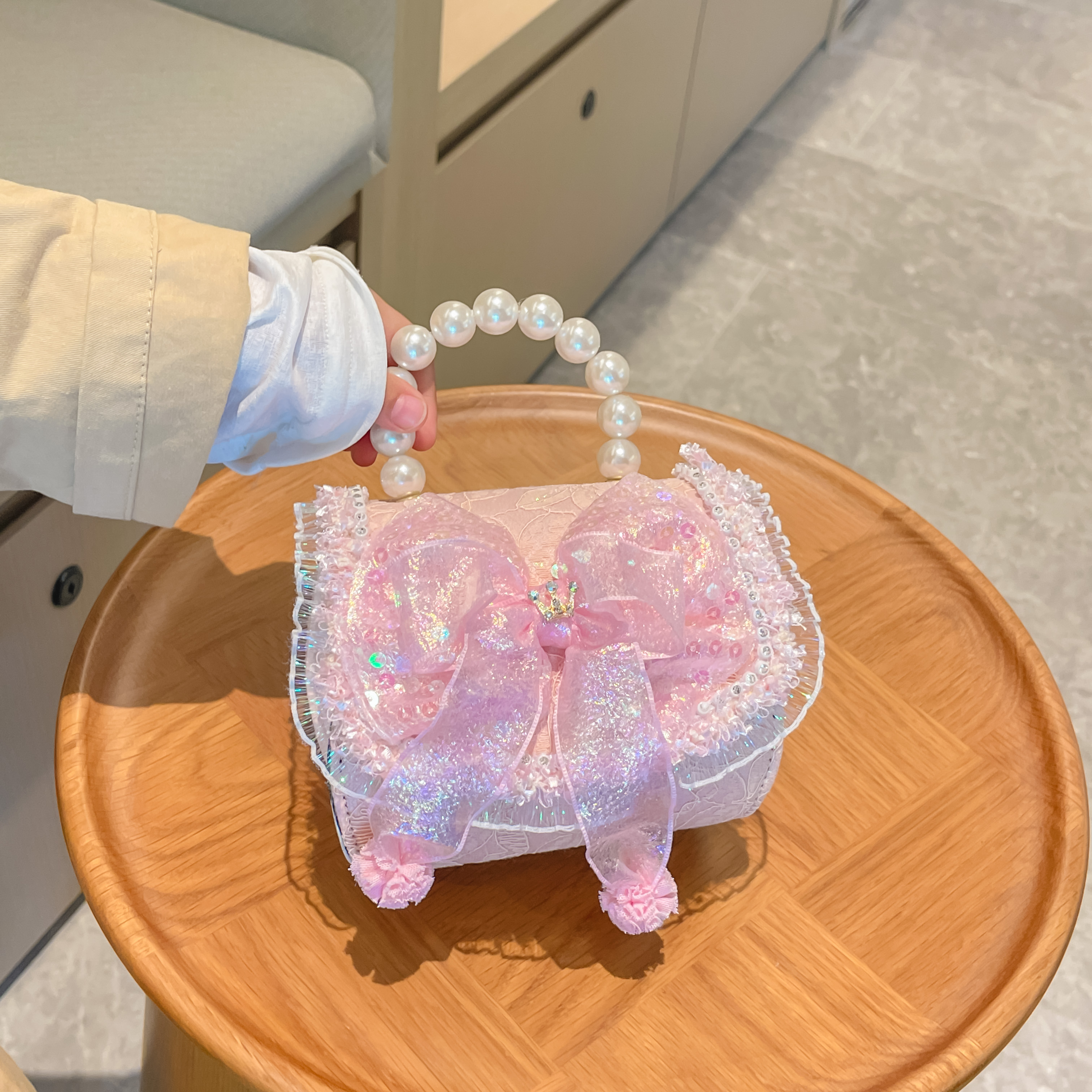 新款女童手提串珠包2025时尚公主蝴蝶结小挎包百搭珍珠链条女包