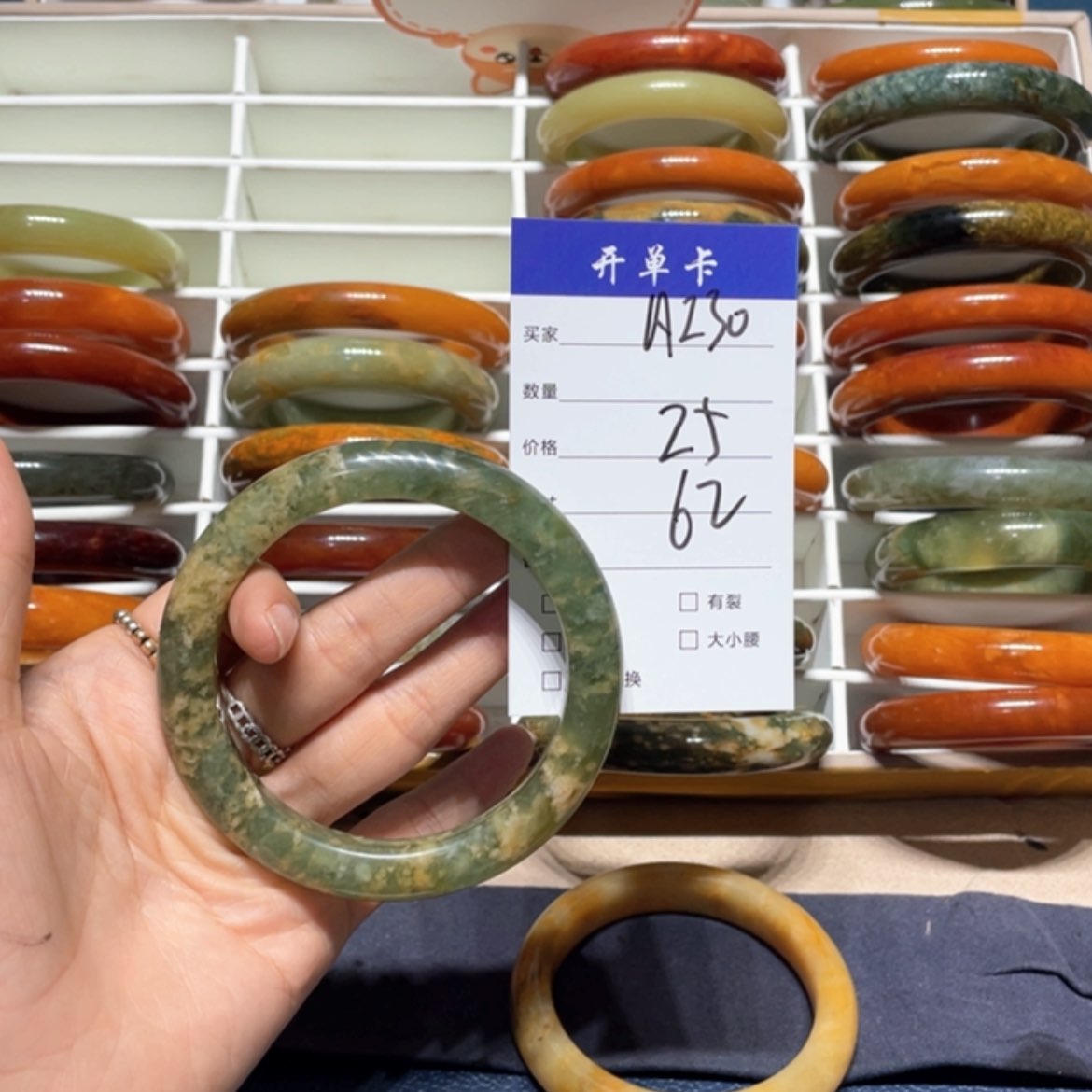 【闪购商品】蛇纹石玉手镯未镶嵌天*