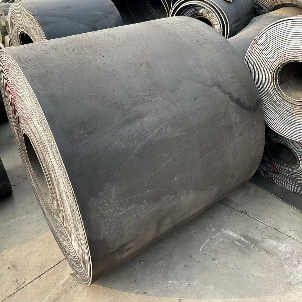 下单咨询客服  铺地面铺车间铺地阻燃带整芯输送带加结实