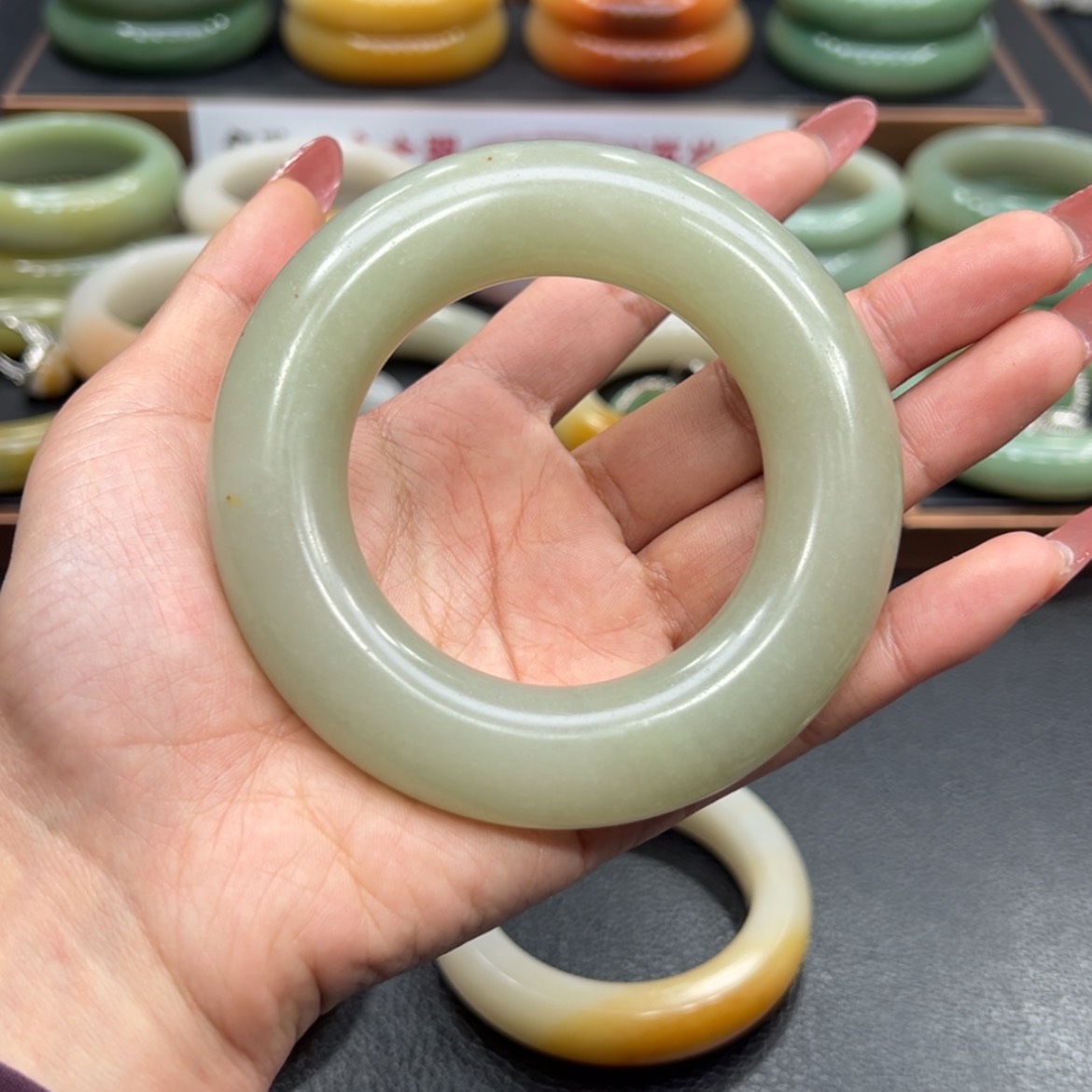 【闪购商品】石英质玉手镯未镶嵌小***Y