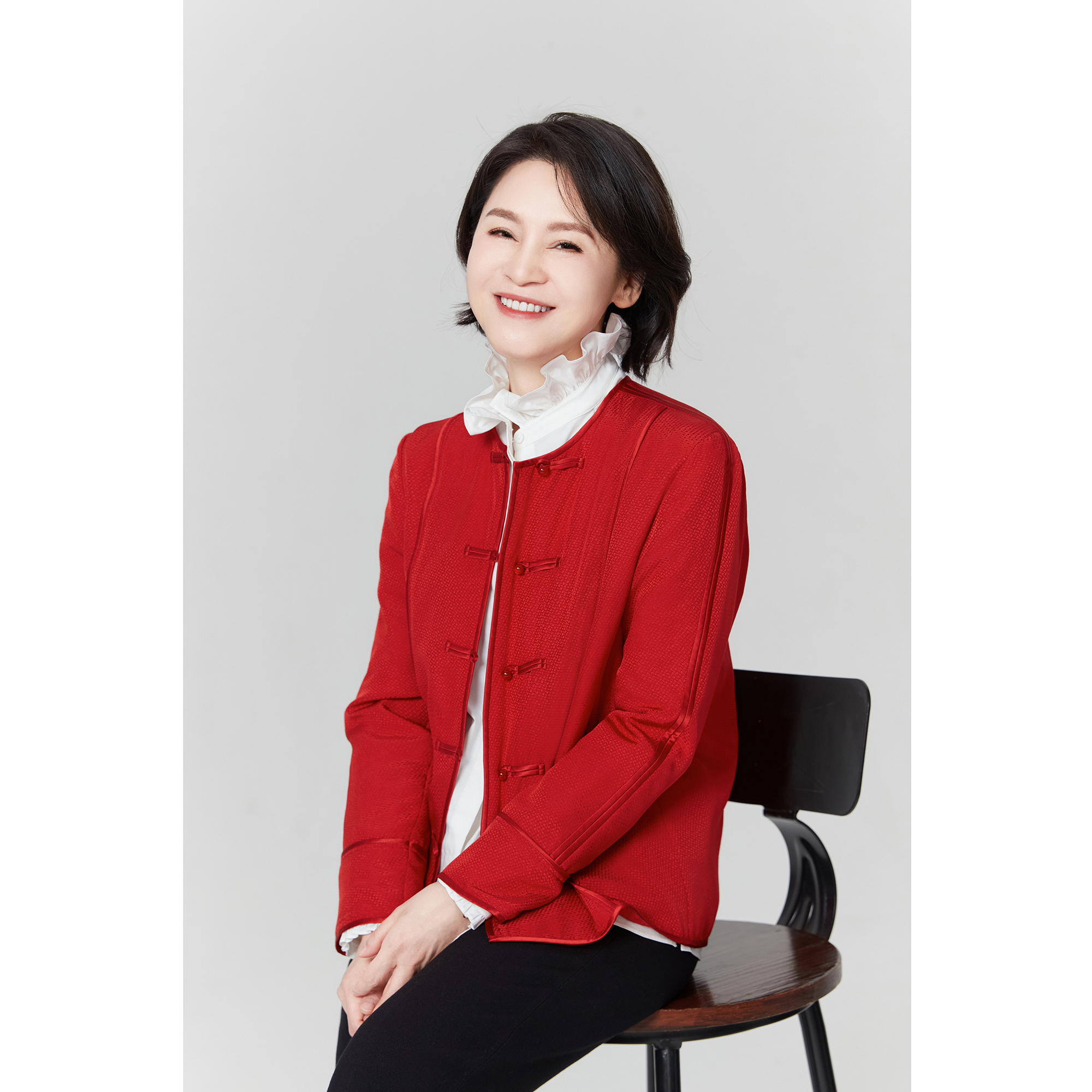 我是摩羯 节日红 新中式双面桑蚕丝提花真丝圆领盘扣国风短外套