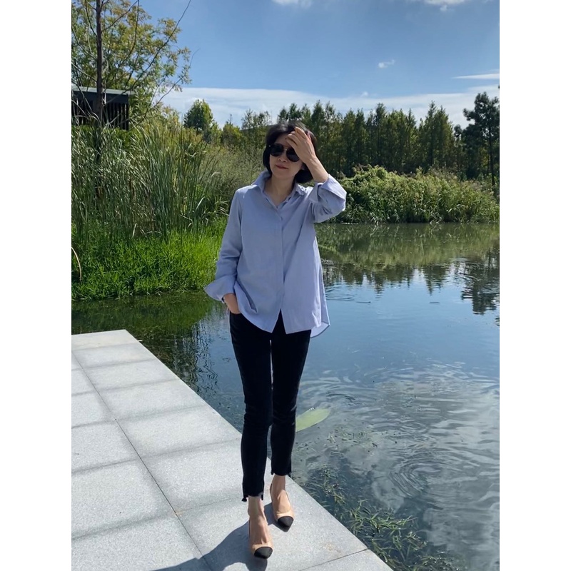 我是摩羯 灰蓝色高织棉优雅后开叉蓝衬衫女叠穿春夏长袖衬衫