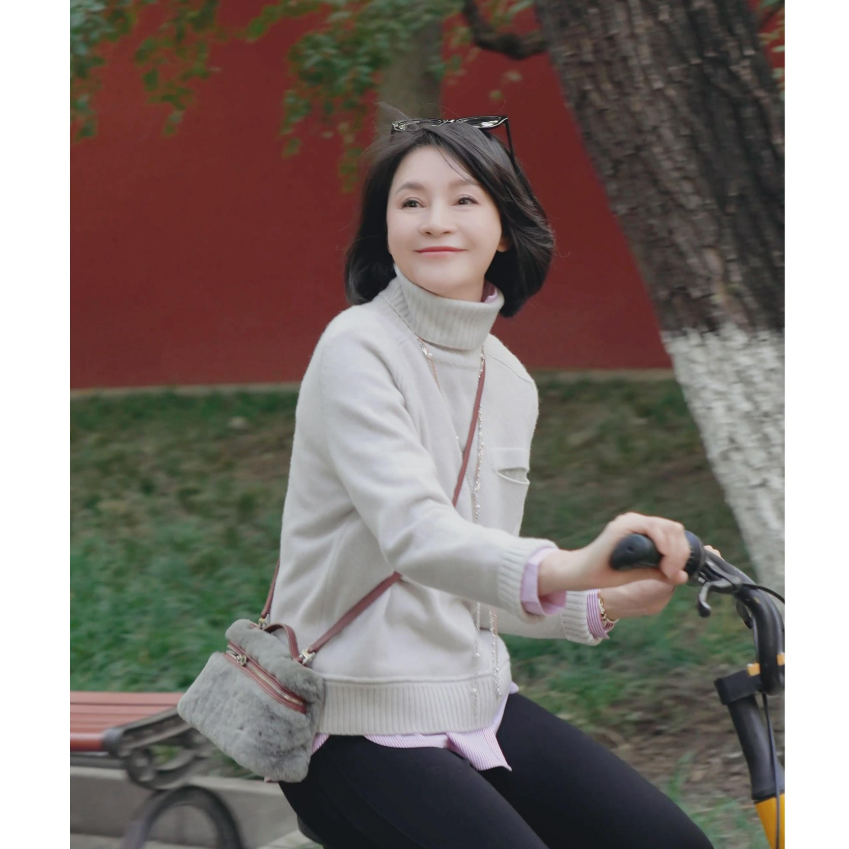 我是摩羯P'家暖宝宝百搭进口山羊皮网红羊毛斜挎包保暖女士