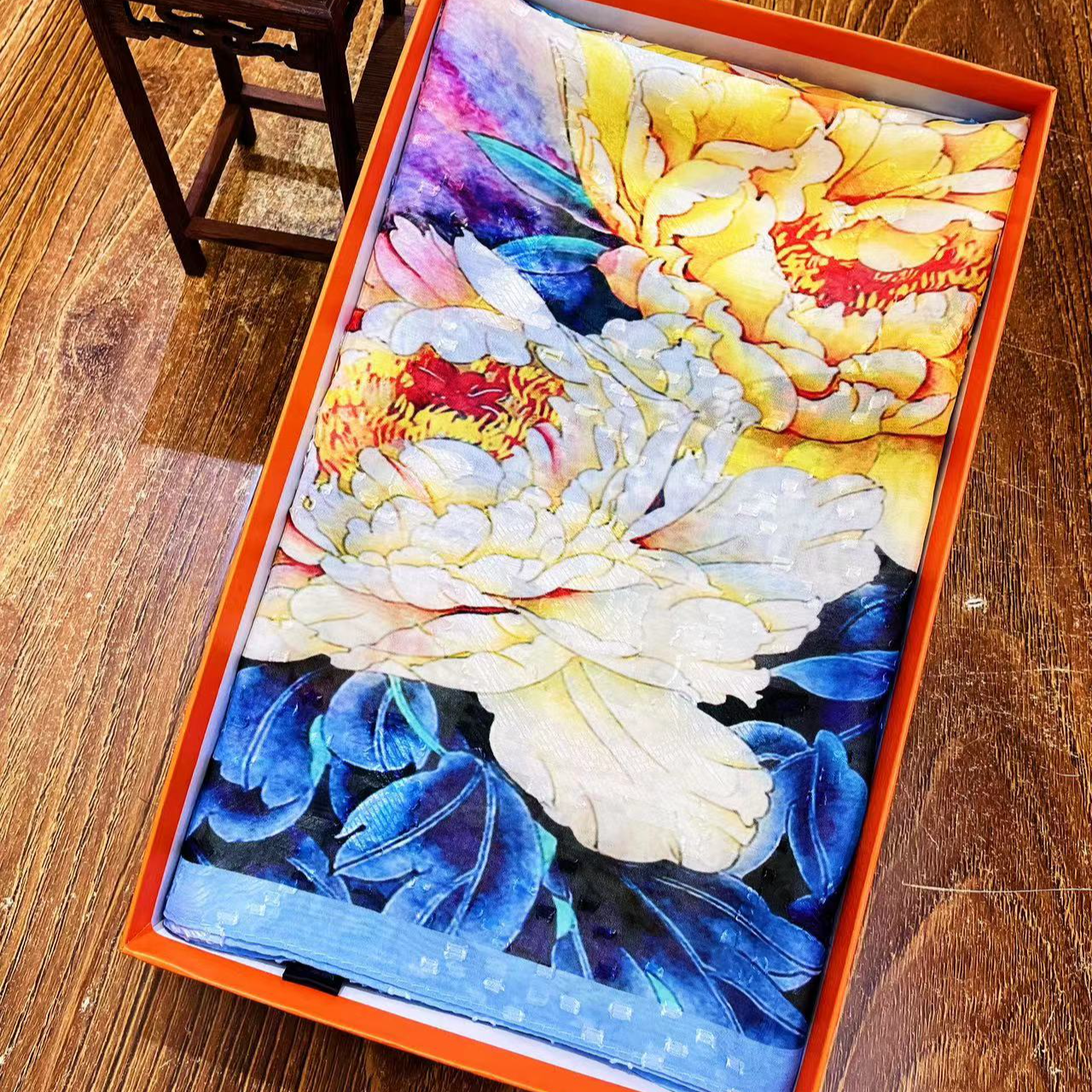 【百媚生】花萝剪花丝巾70*170长巾气质披肩