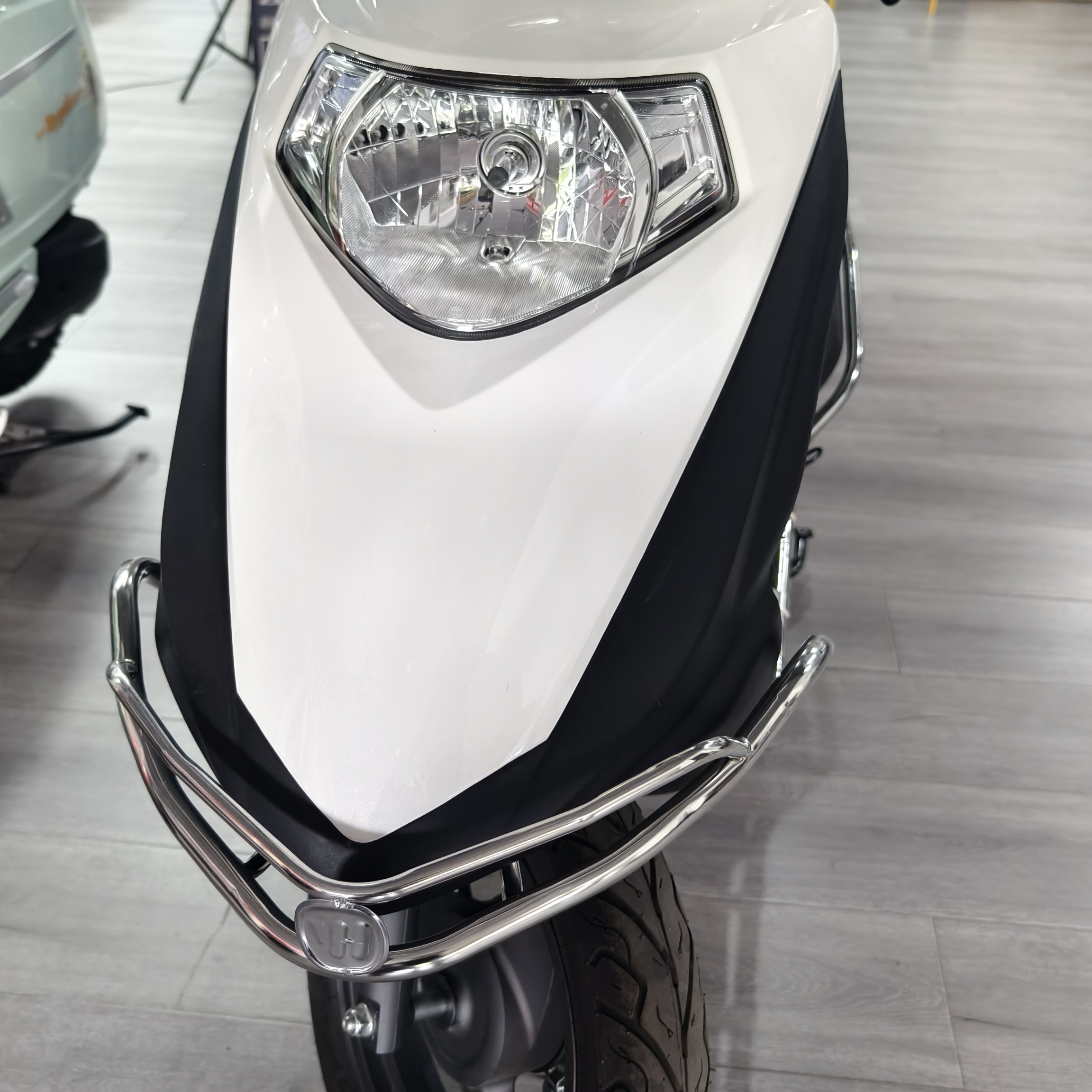 五羊本田喜鲨125 后尾箱全车护杠