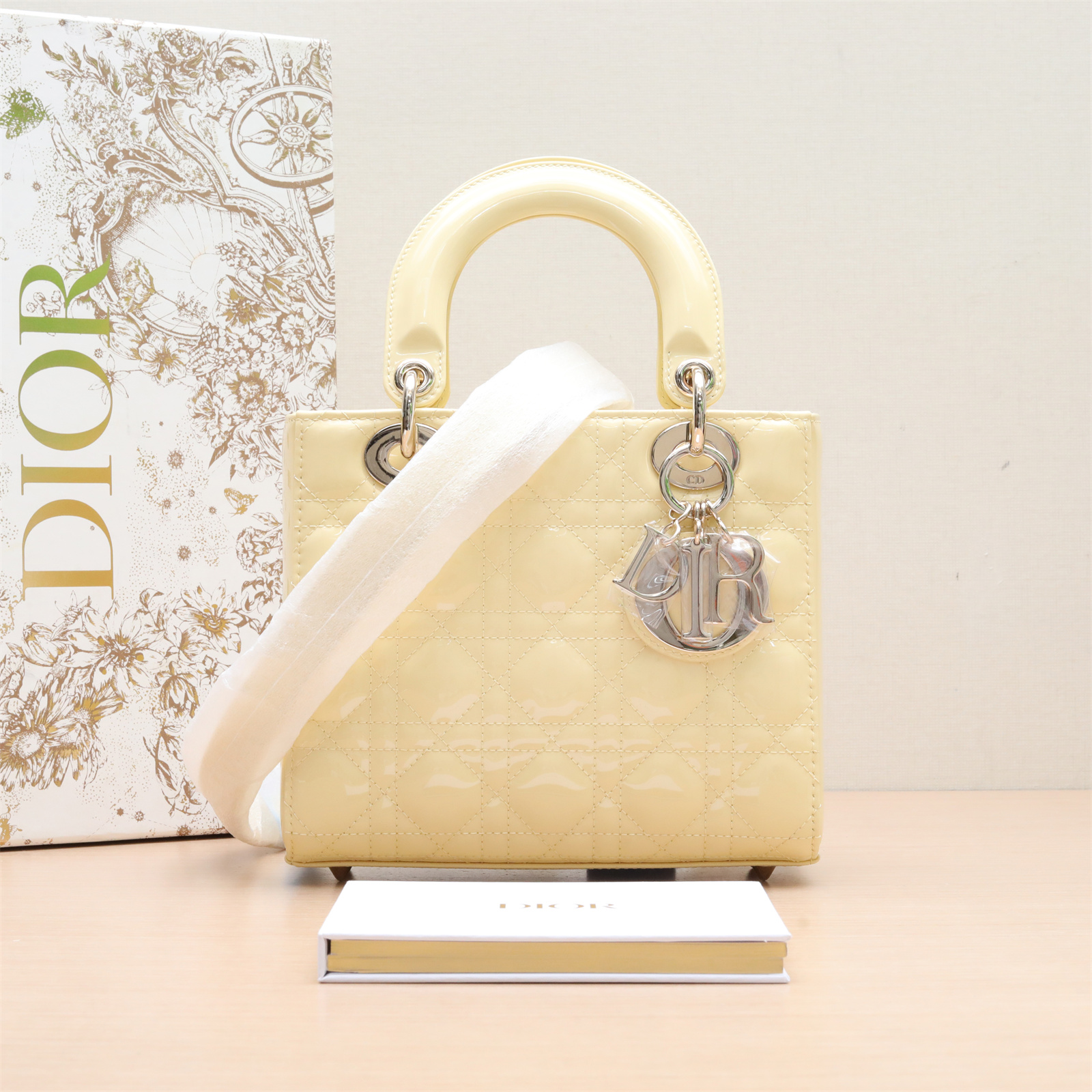99新 DIOR/迪奥 Lady Dior 戴妃包 四格 单肩包 P224933705