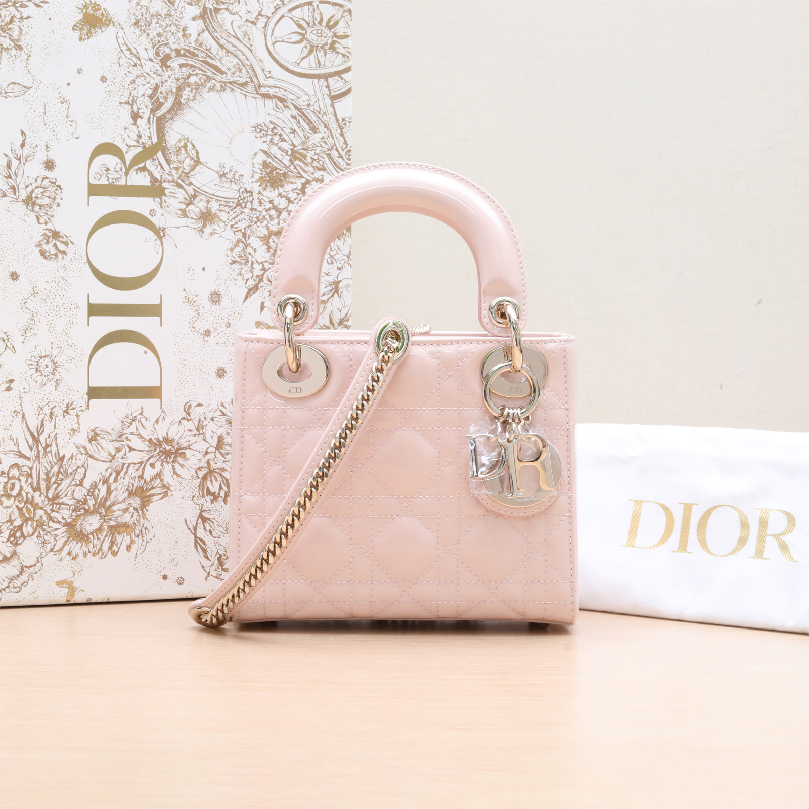 全新未使用 DIOR/迪奥 Lady Dior 三格戴妃包 单肩包 P224930012