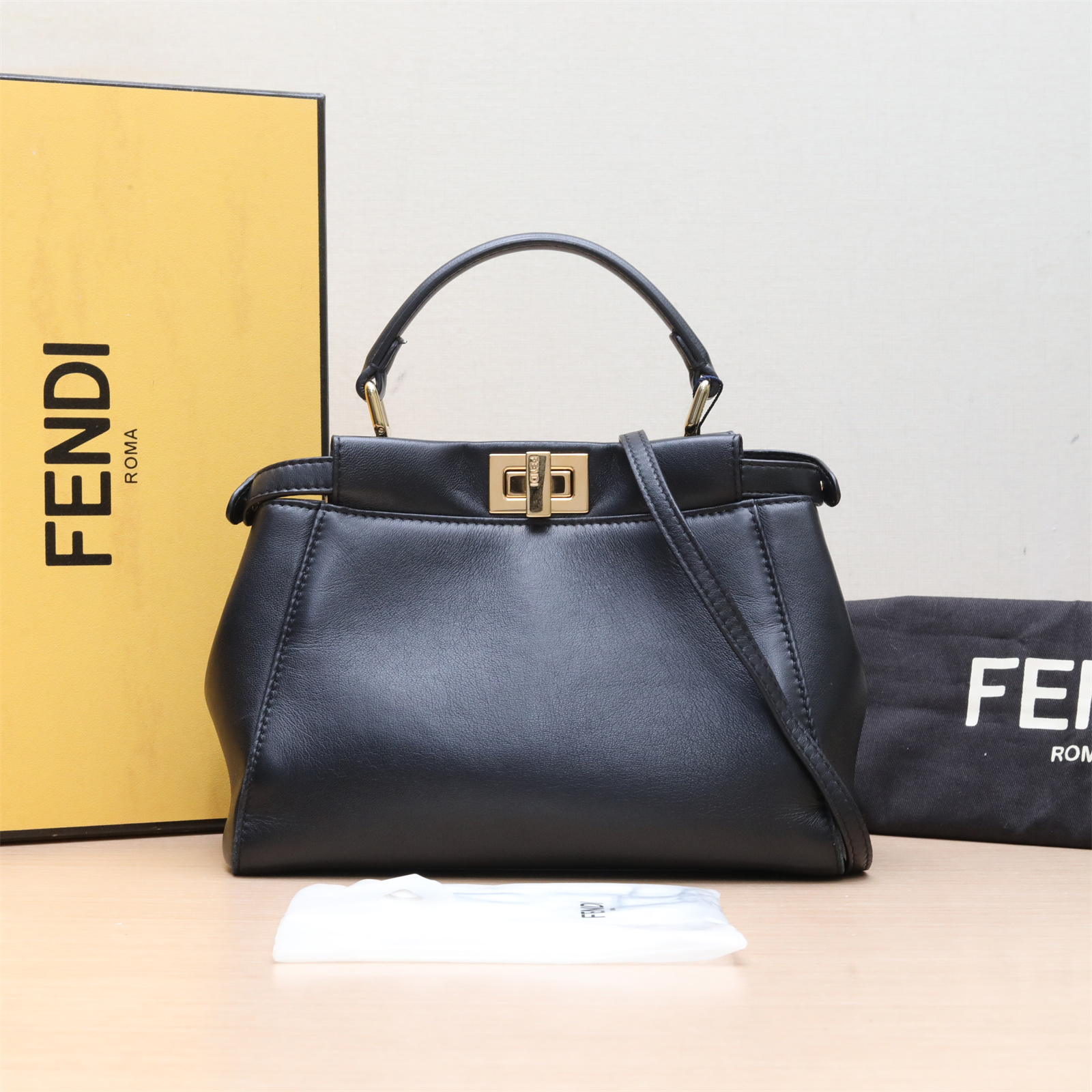 95新 FENDI/芬迪 PEEKABOO 23cm 单肩包 P234244134