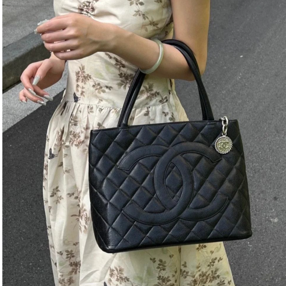99新 Chanel/香奈儿 中古 黑银牛希尔顿 银币包 单肩包P224930262