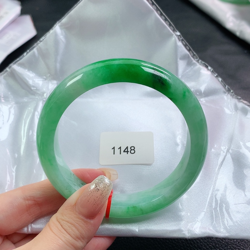 【闪购商品】翡翠手镯未镶嵌四**?
