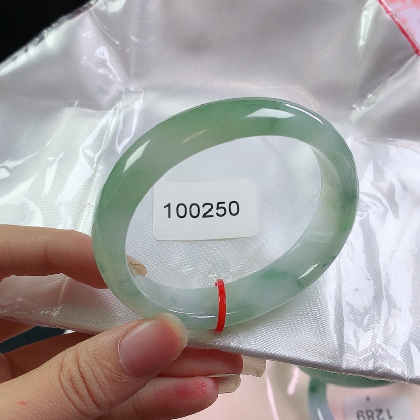 【闪购商品】翡翠手镯（贵妃镯）未镶嵌