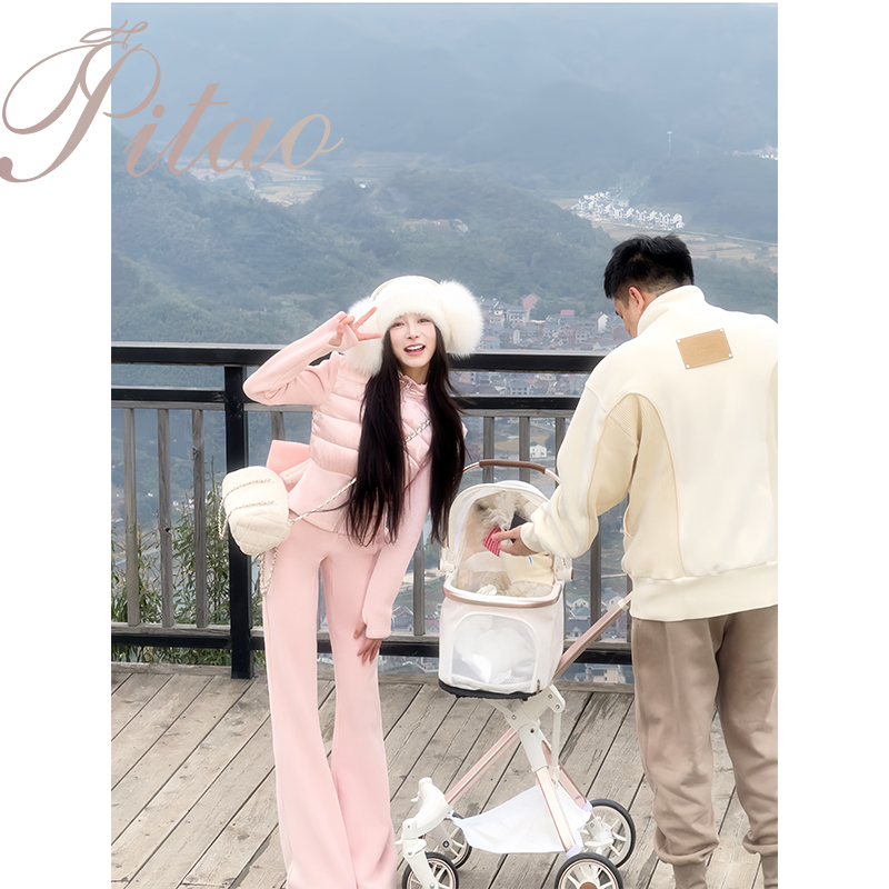 杜屁屁桃PITAO 原创【玲娜贝儿】轻奢短款小香风瑜伽羽绒服+微喇裤 