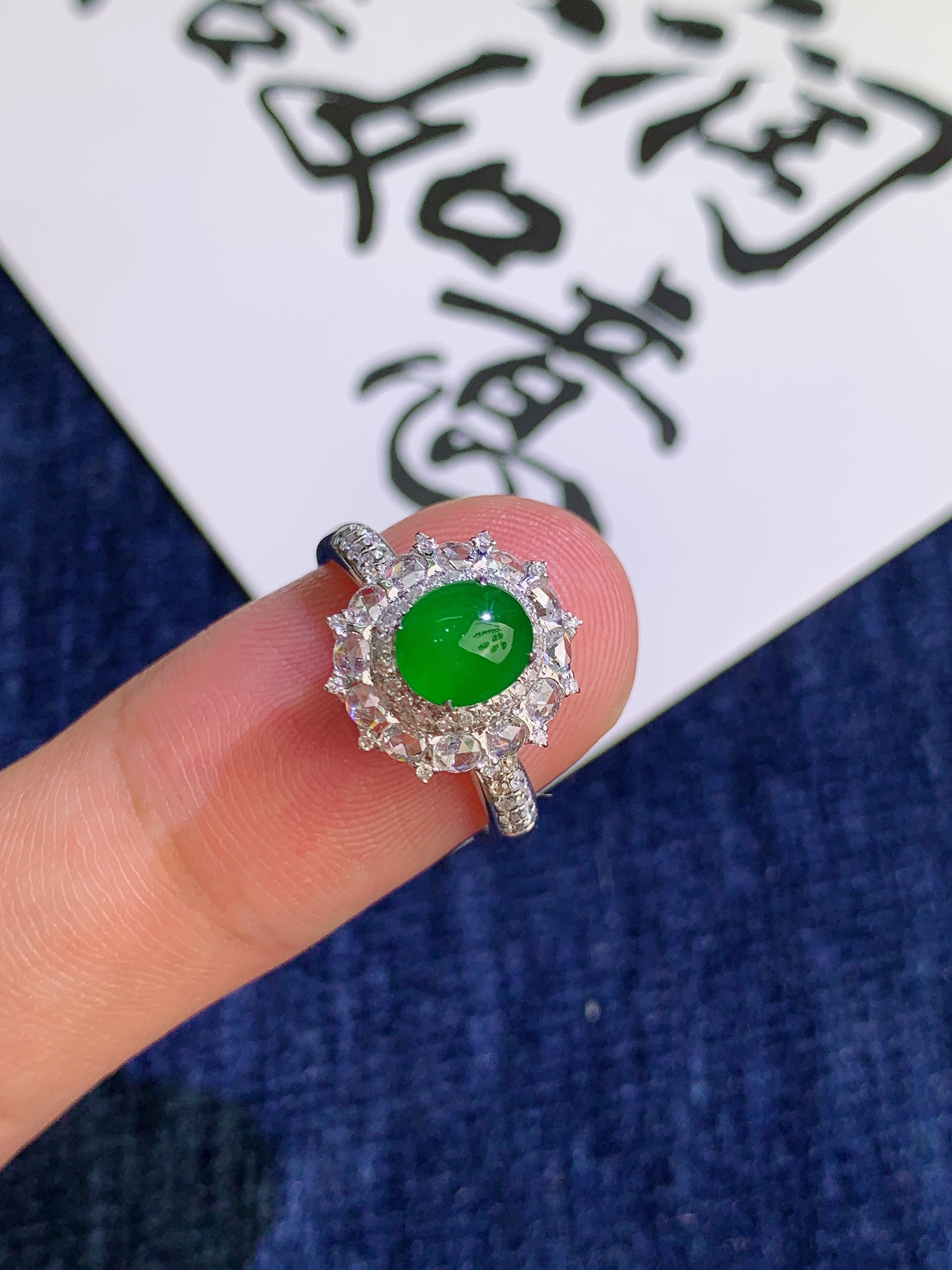 天然缅甸翡翠满阳绿蛋面戒指绿色镶嵌高冰时尚金戒简约复古素款