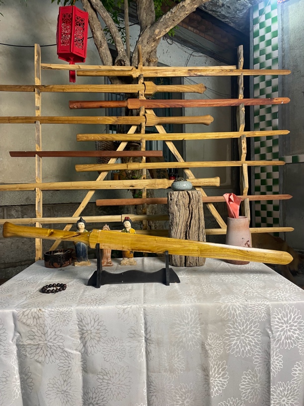 沂蒙山黄金楸木双手剑（宽刃楚剑）