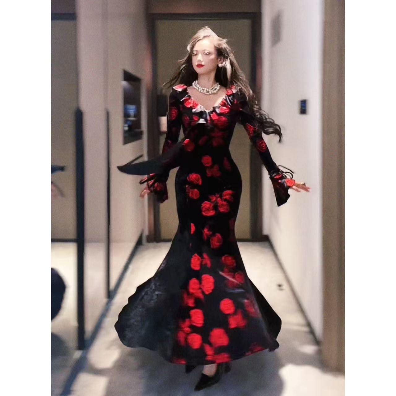 原创自制【心口玫瑰】步步生莲暗夜玫瑰烧花浪漫收腰包臀大摆连衣裙