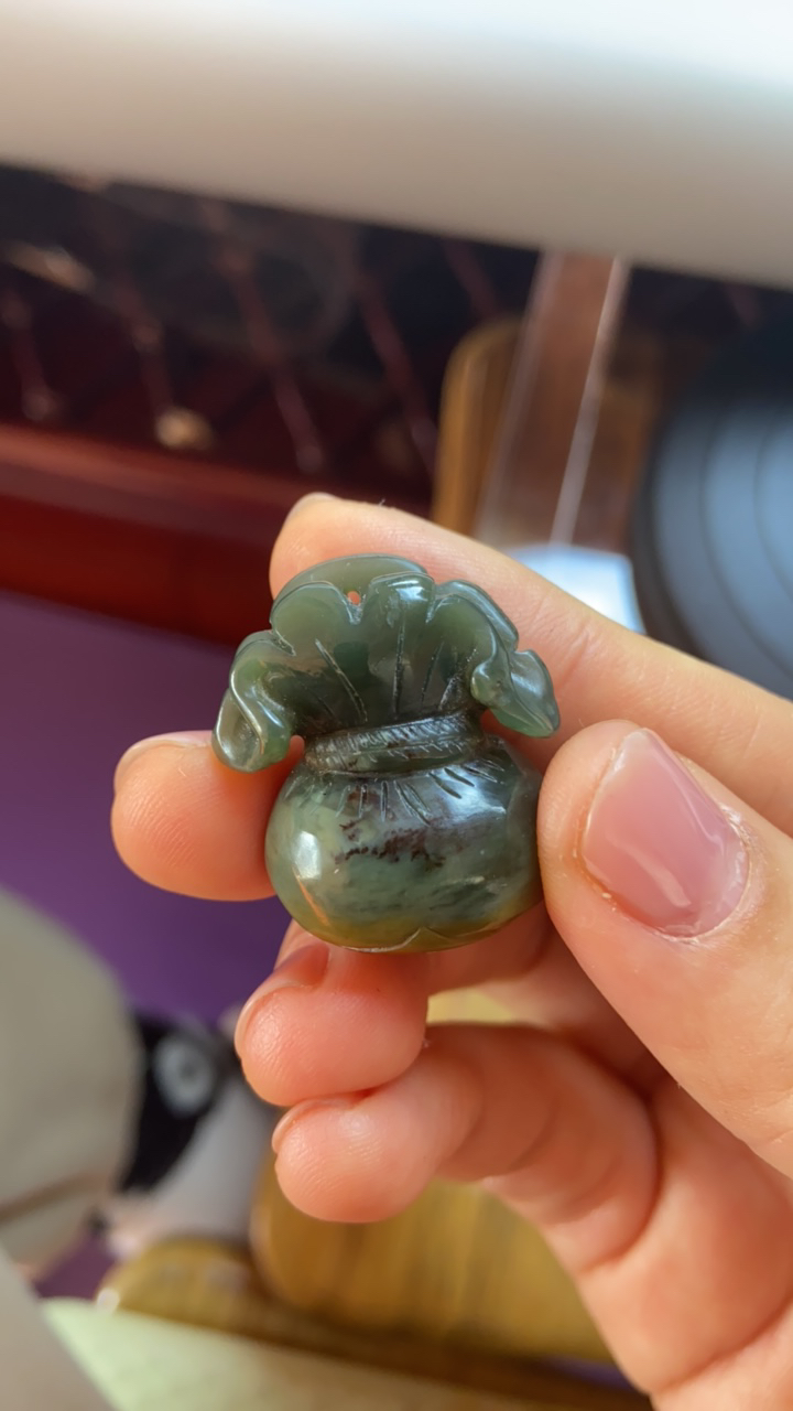 岫岩河磨玉（透闪石）