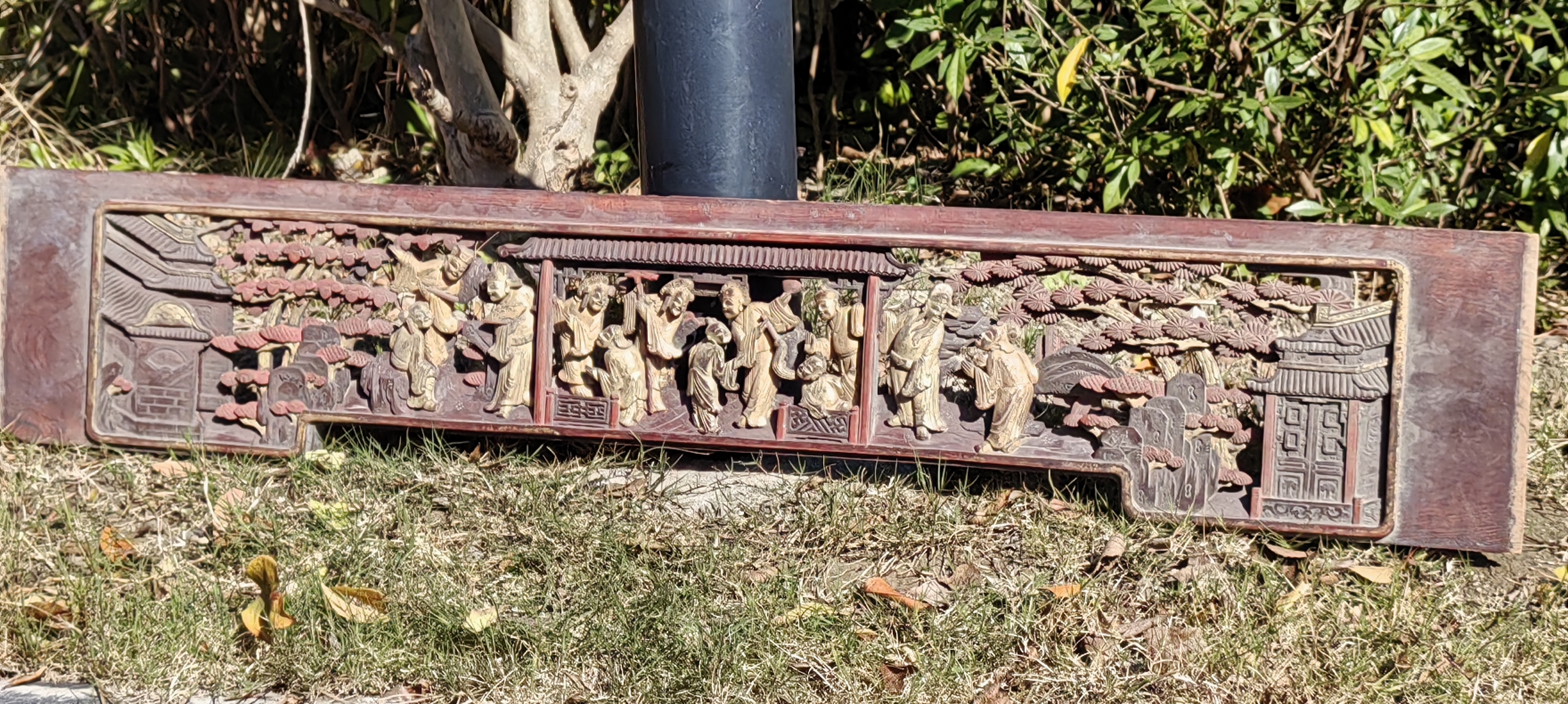 传统手工人物雕花板，给粉丝阿军下单的商品。