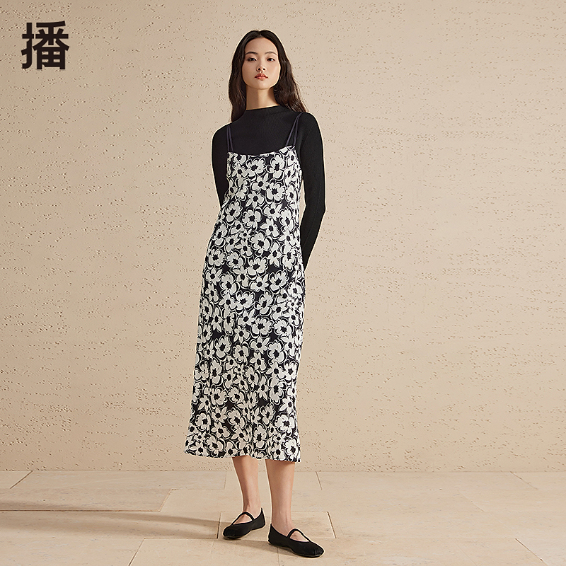 【达人专属】播针织浪漫吊带领口连衣裙DDR1LD5193