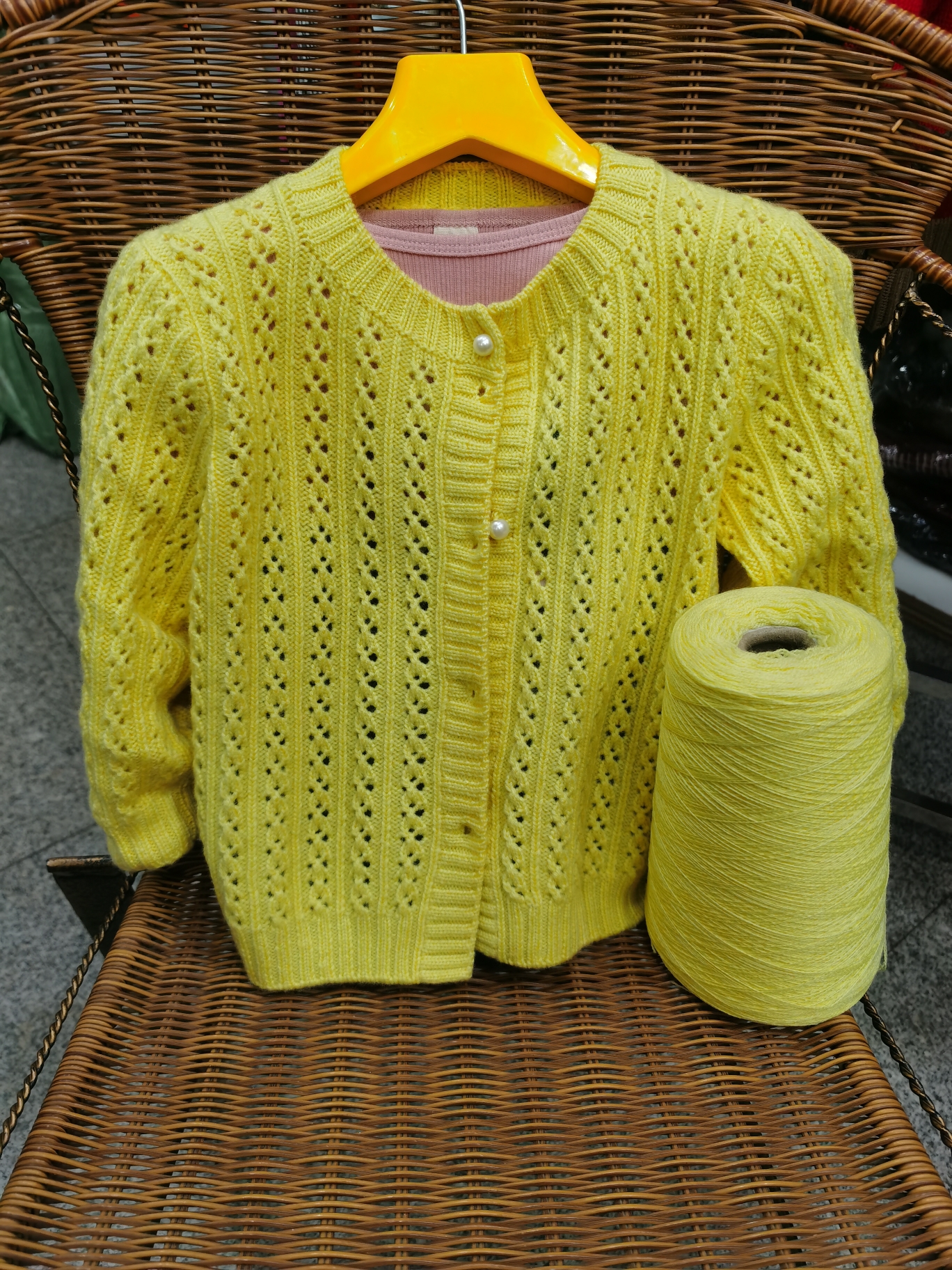 毛线材料包 高端定制定纺柔软纯羊毛 32/2支5股童装开衫小空花黄