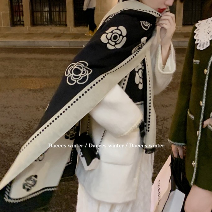 秋冬季新款山茶花围巾披肩外搭百搭洋气围巾网红女士围脖高档保暖