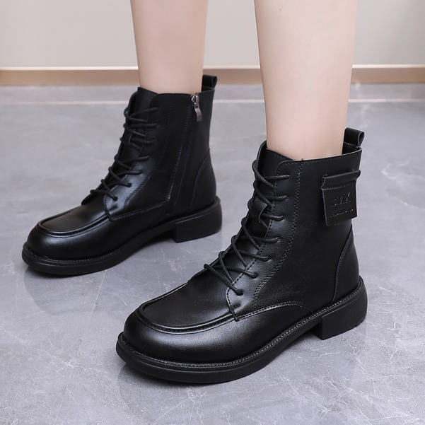 秋冬季新款加绒大码短靴聚氨酯底百搭英伦风圆头真皮加宽马丁靴女