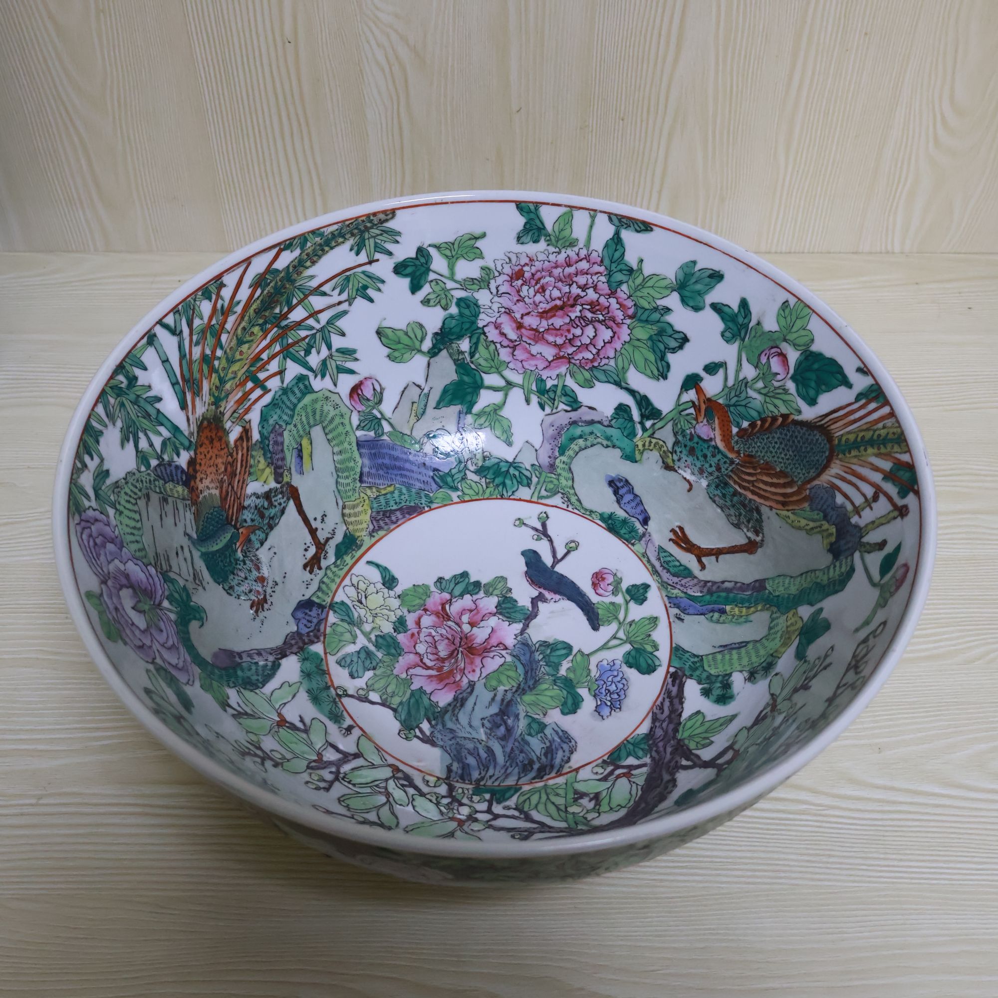 大清黑地五彩花盘