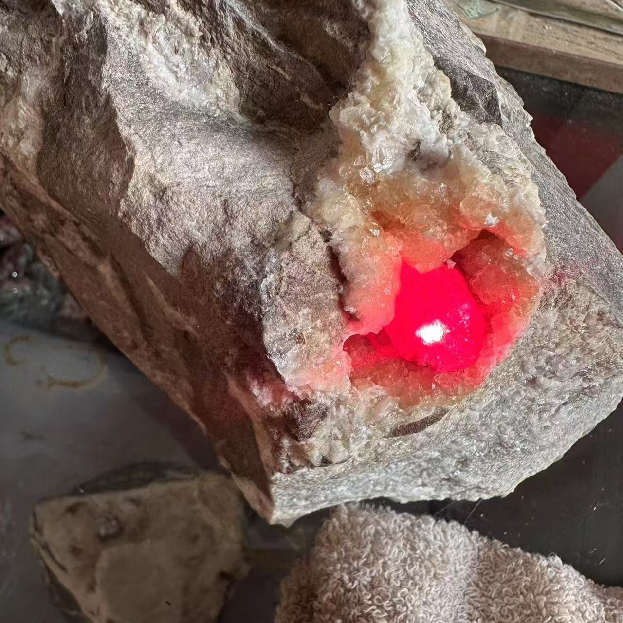 天然辰砂天然辰砂万山朱砂毛料原矿摆件（直播间改价链接）