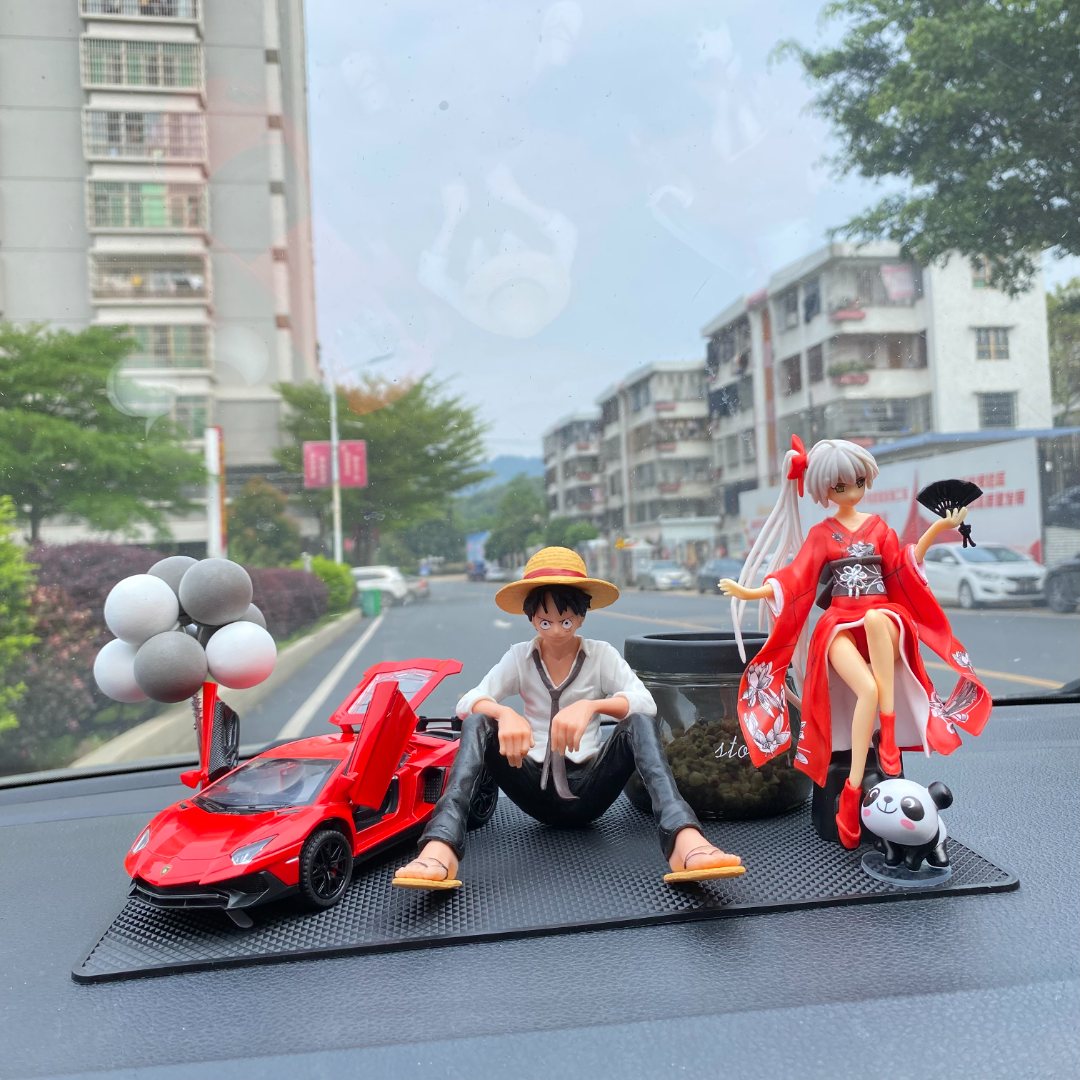 海贼王路飞男士车模型汽车声光饰品中控台摆件车载装饰香氛中控台