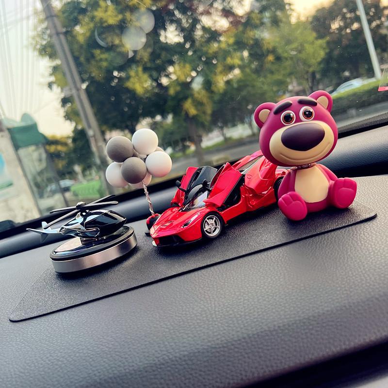 网红车载摆件汽车中控台摆件高级感男太阳能飞机香薰香水车内装饰