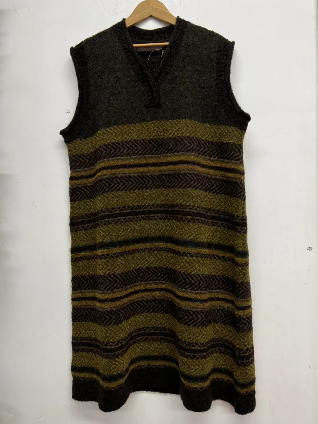 左岸迷香女款休闲长款毛衣连衣裙秋季条纹针织秋冬无袖宽松时尚