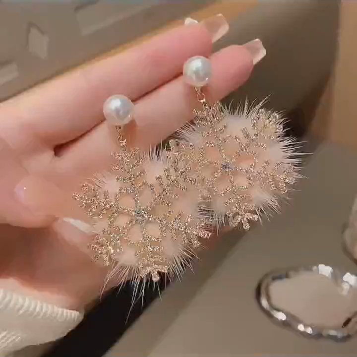 铜合金耳饰 圣诞元素耳环ins小雪花耳饰气质高级大气圆脸锆石珠珠