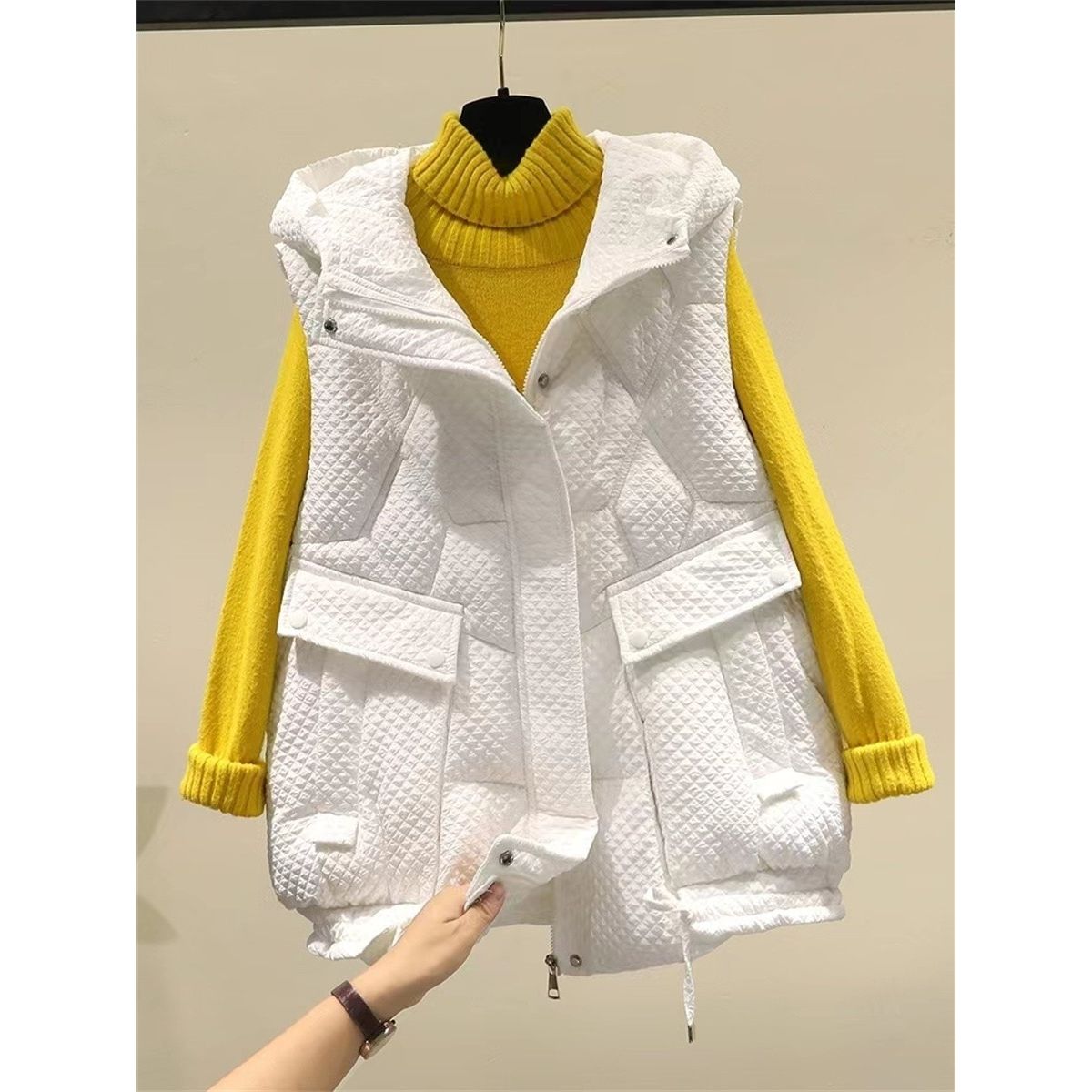 羽绒服马甲女秋冬2023新款网红爆款连帽外穿坎肩今年流行背心