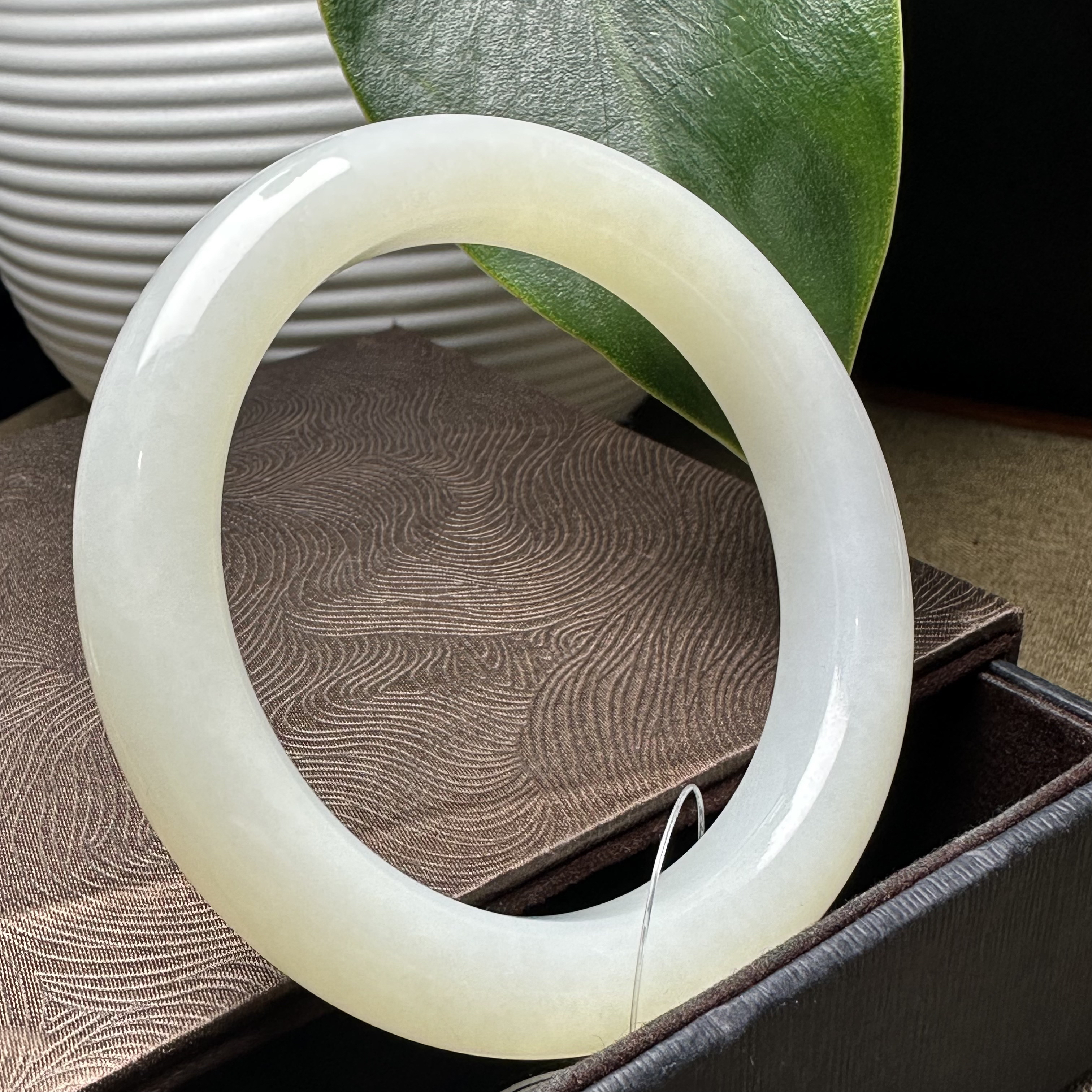 【新店开播福利】和田玉俄料白玉手镯56/57圈口百搭女神款