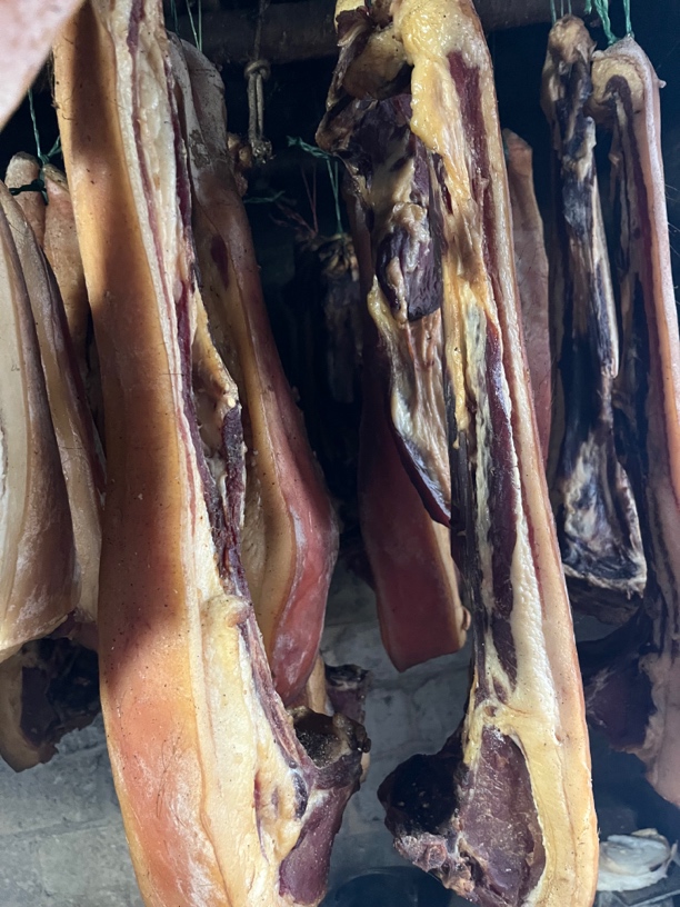 昭通农村粮食土猪烟熏腊肉（现场称重）