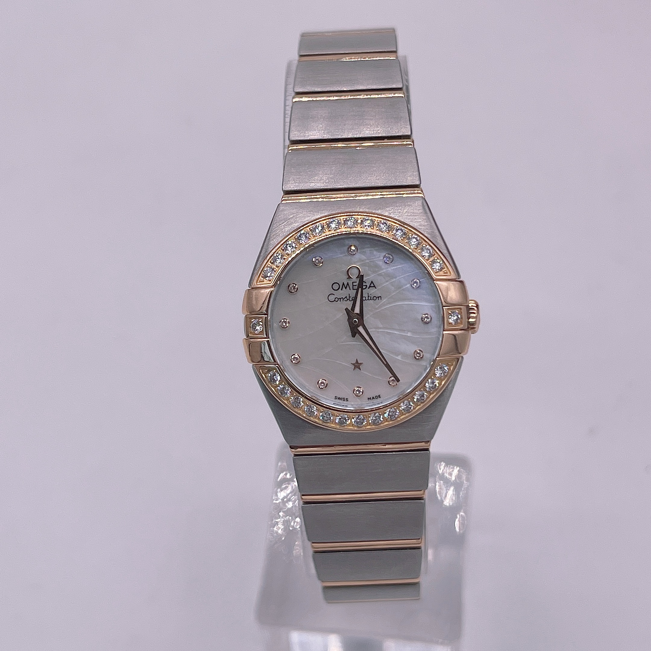 95新 Omega/欧米茄 星座女表，24口径，贝母盘，飞羽纹理，原镶钻