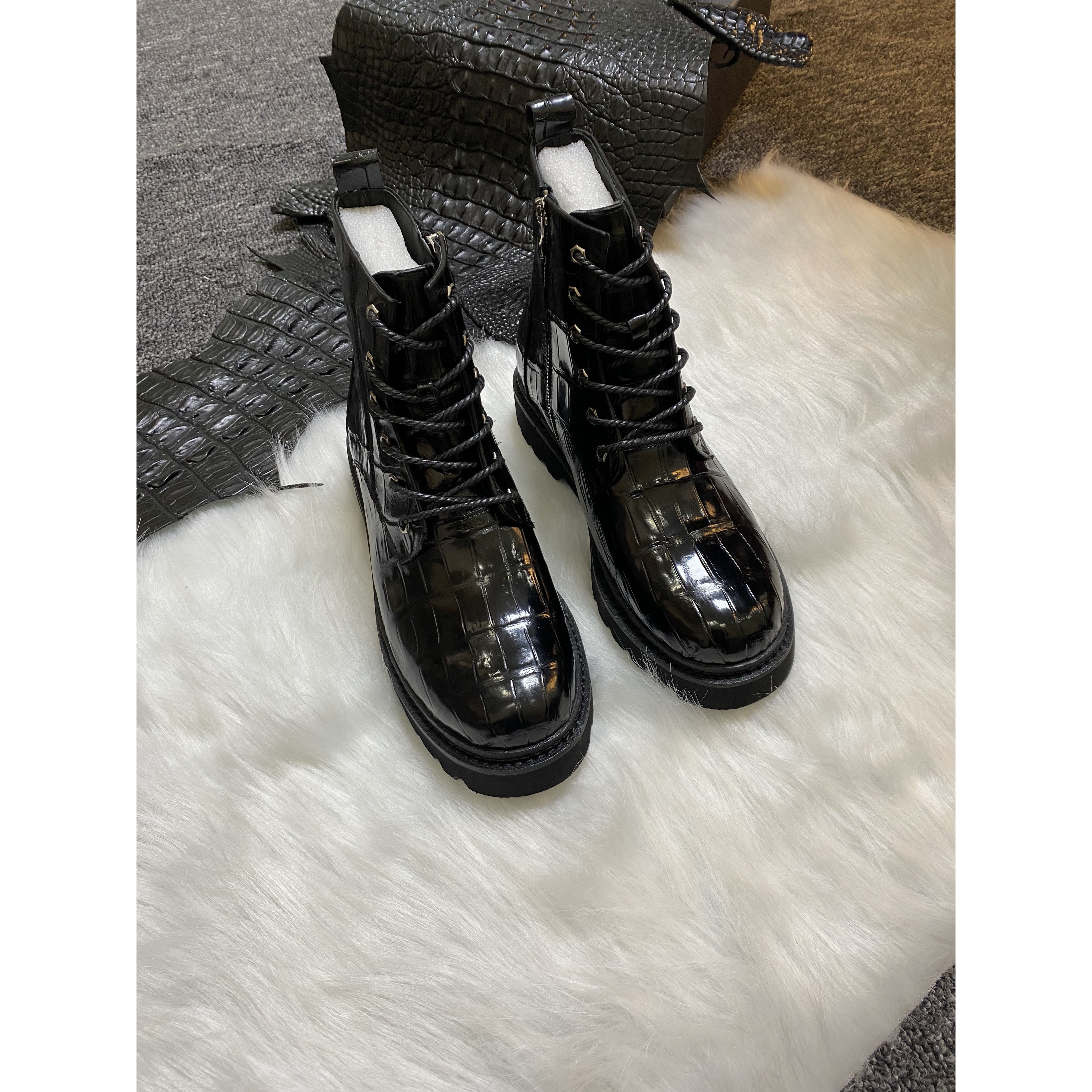 全鳄鱼皮竹节纹时尚休闲英伦风圆头秋冬系带厚底真皮冬季马丁靴