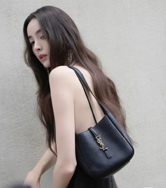 全新未使用 YSL/圣罗兰 YSL hobo水桶mini黑色色/14900/甄选