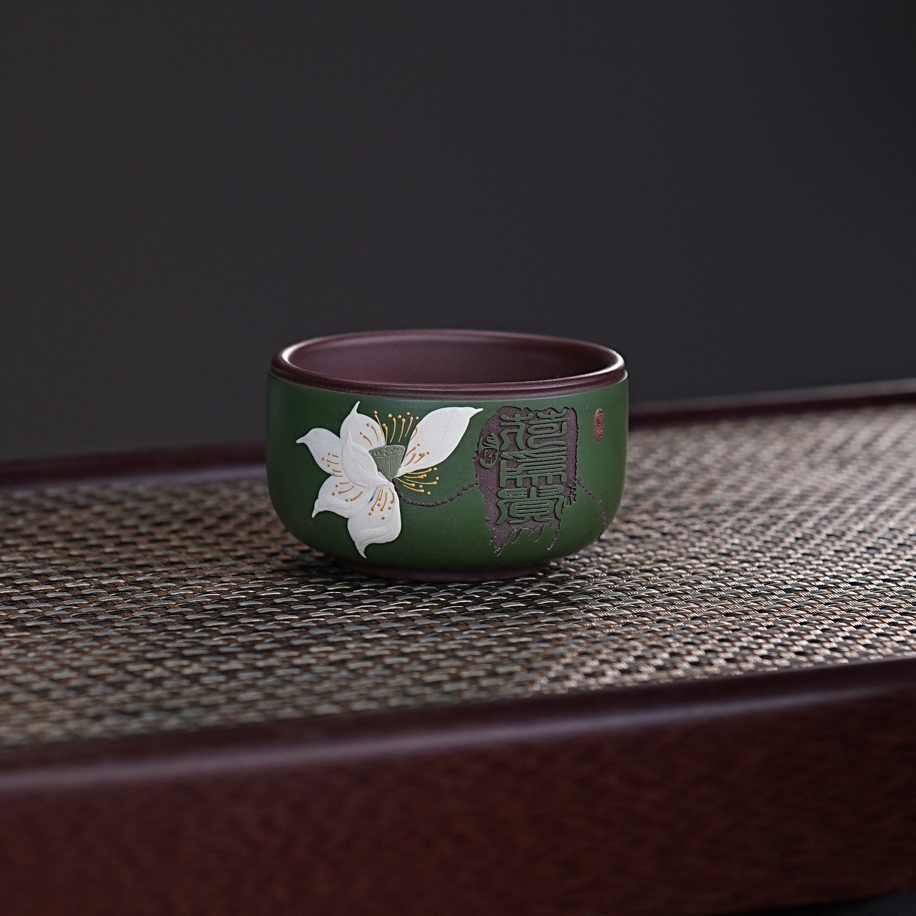 016NX宜兴原矿紫泥泥料粉浆堆绘荷花和为贵主人杯品茗杯紫砂