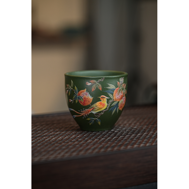 宜兴紫砂茶具 原矿绿泥泥料堆绘石榴小鸟主人杯品茗杯