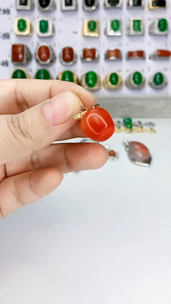 【闪购商品】猫眼颈饰合金7