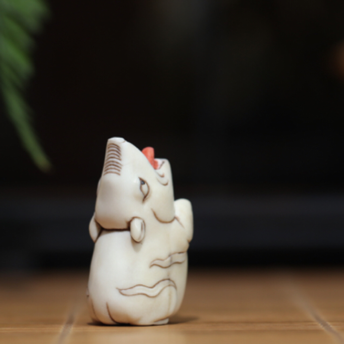 食梦貘 鹿角雕刻 方颜作品 纯手工 配饰挂件 手把件