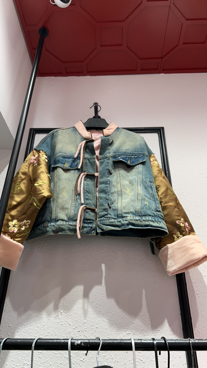 国风刺绣粉袖丝棉袄