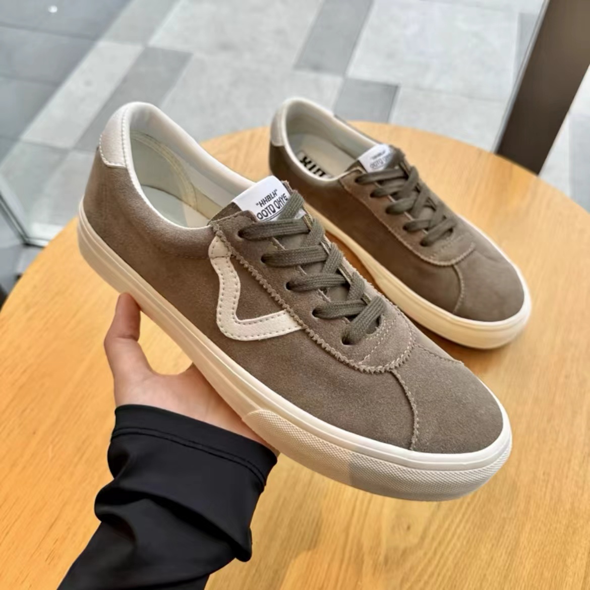 灰棕色奶茶色低帮男女板鞋复古百搭真牛皮休闲鞋情侣时尚街拍