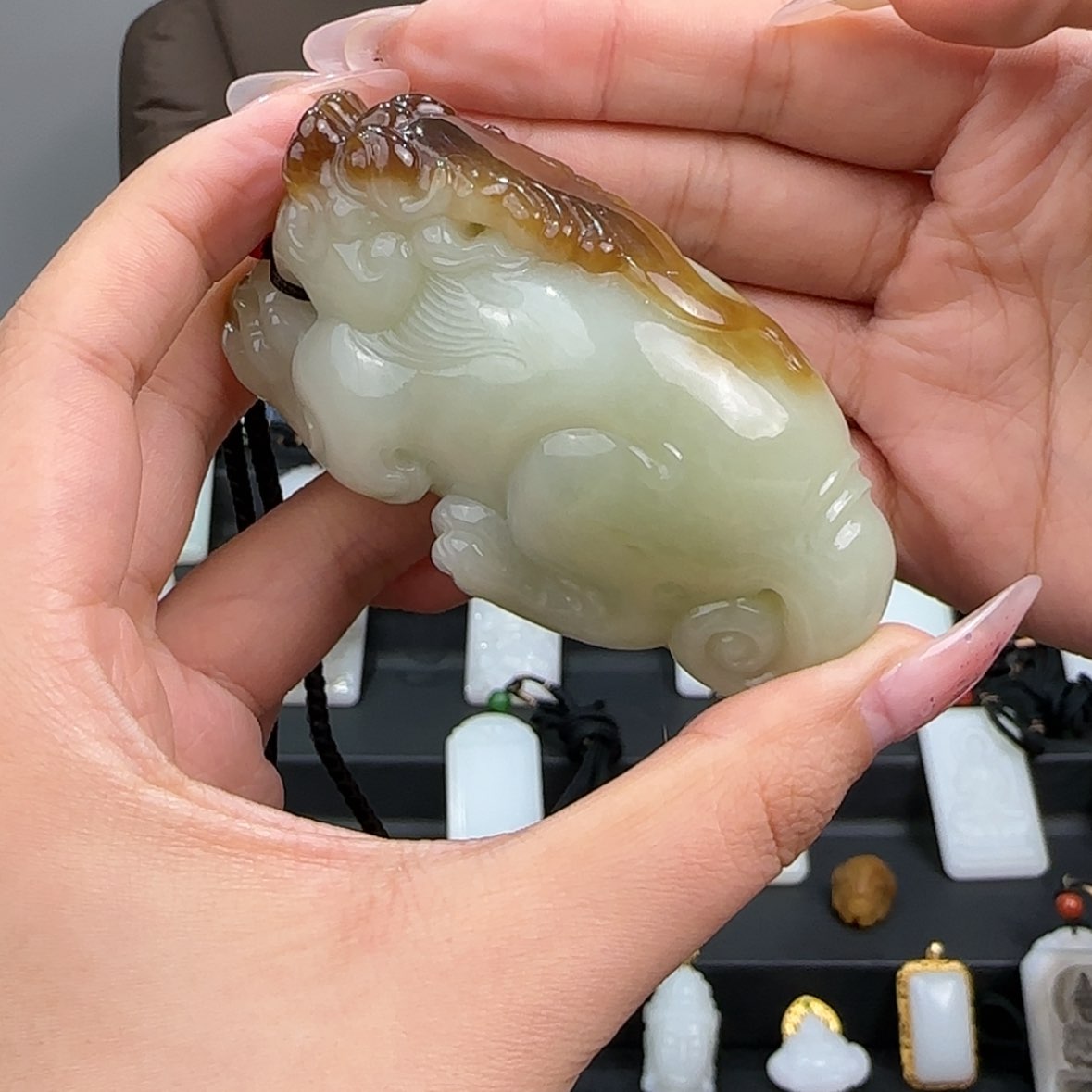 【闪购商品】和田玉（糖玉）颈饰未镶嵌笑**湖