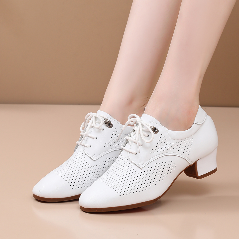 夏季透气真皮软底广场舞鞋时尚休闲百搭女士中跟舞蹈鞋