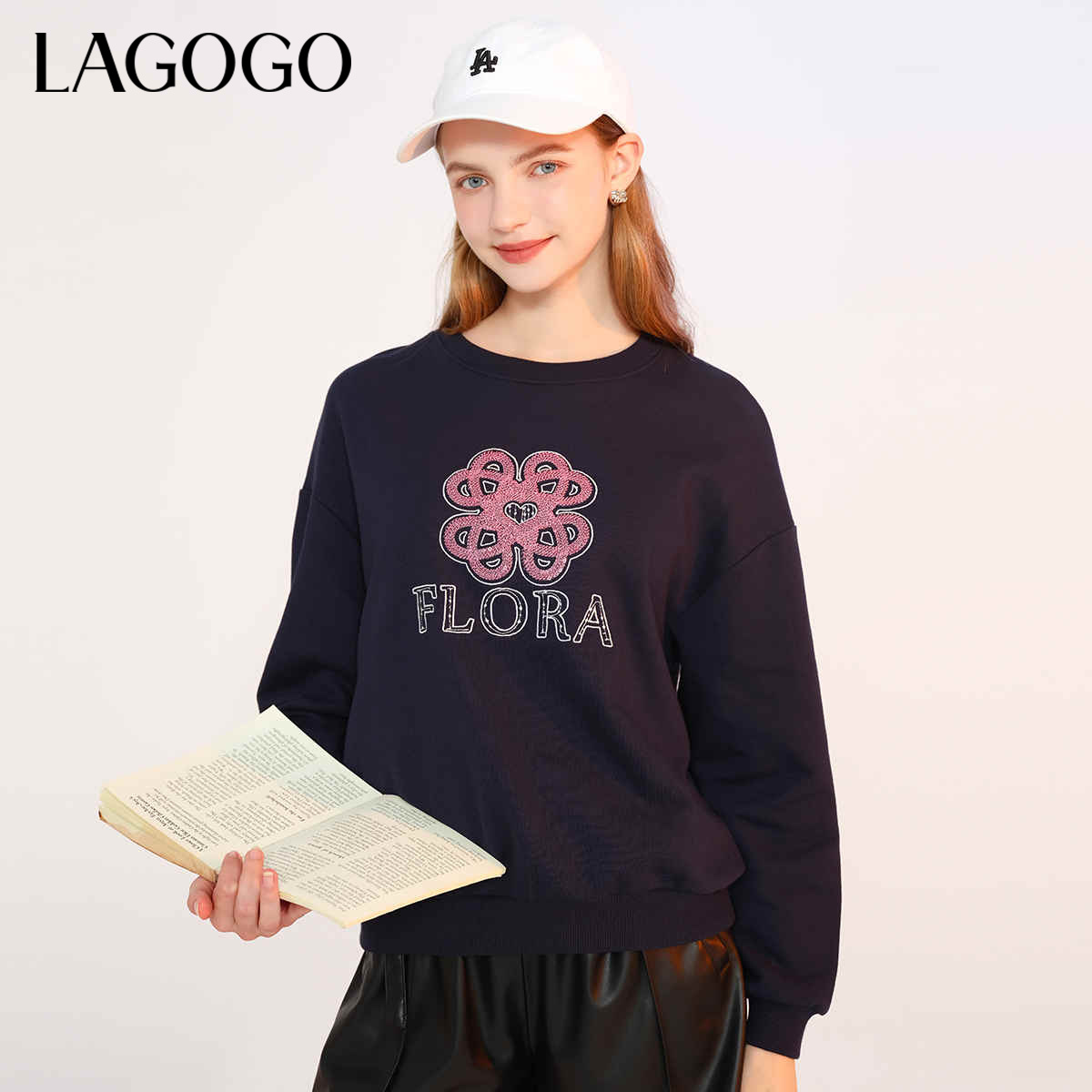 lagogo拉谷谷新款精致花朵亮片落肩袖卫衣女MCEE41XA02