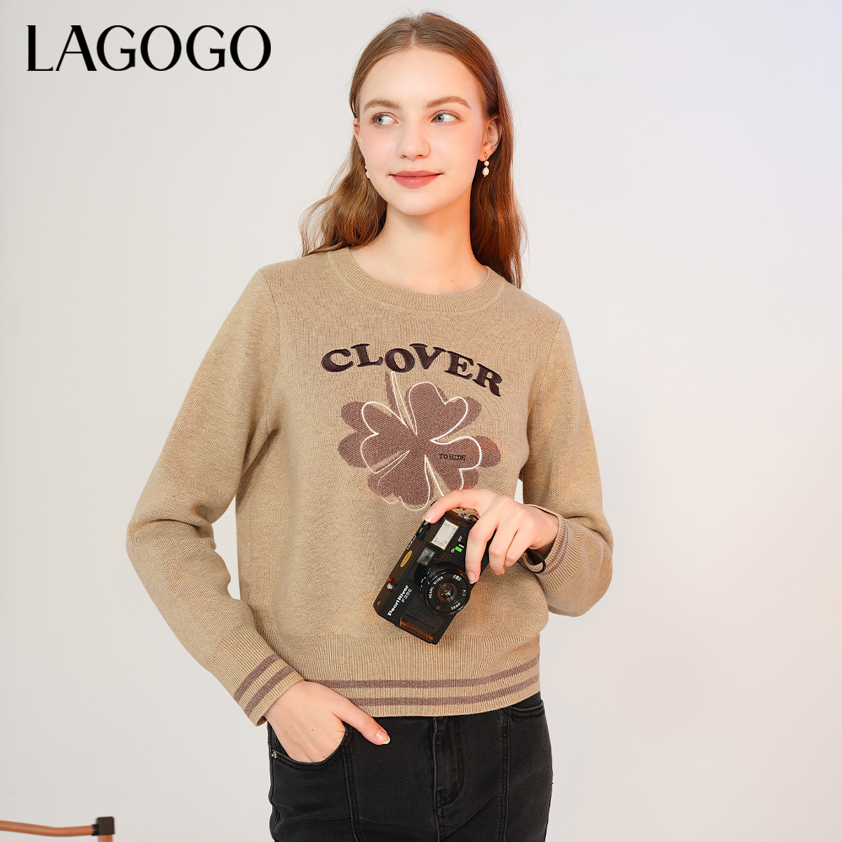 lagogo拉谷谷新款四叶草刺绣舒适慵懒针织衫女MCMM41XA37