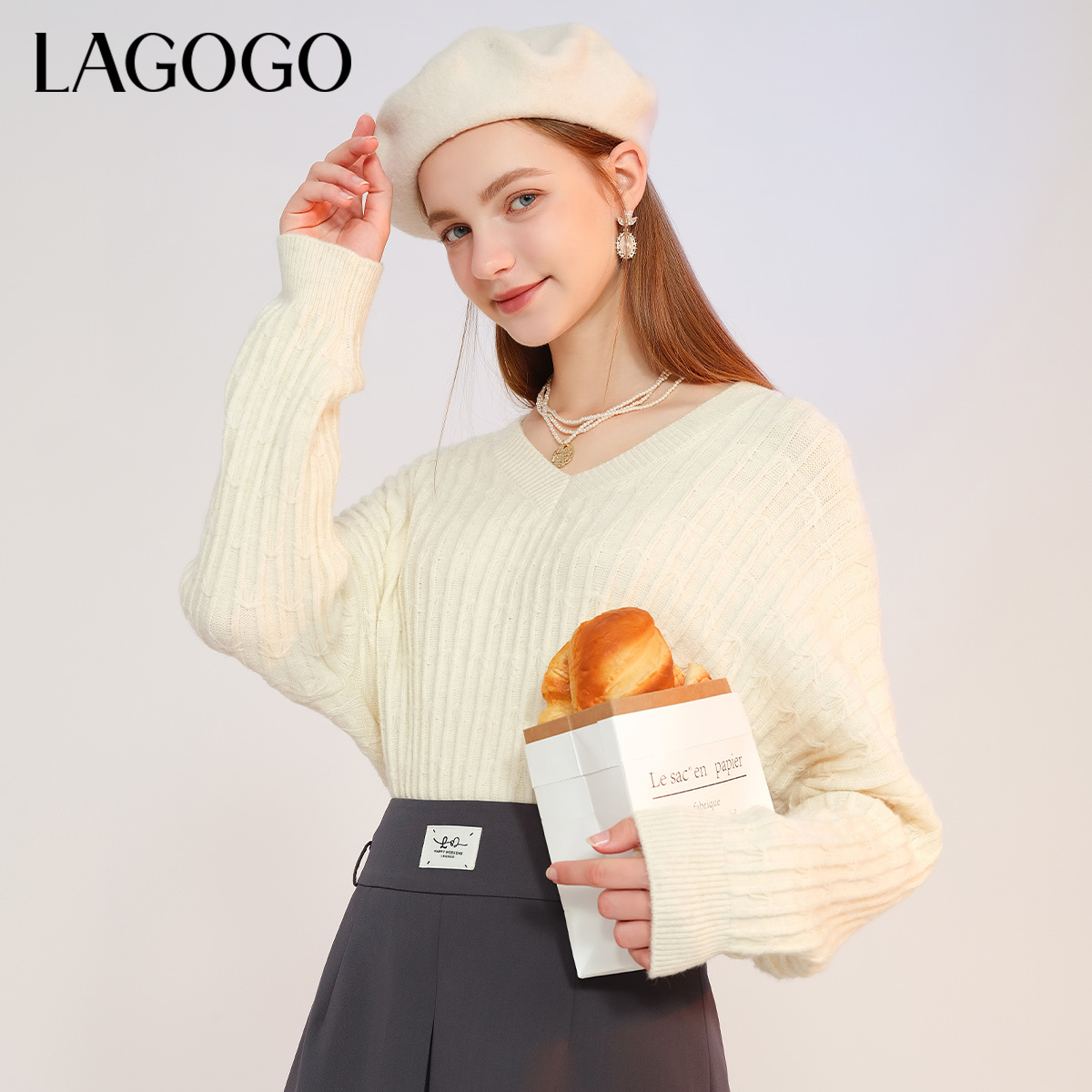 lagogo新款慵懒落肩花型针亮丝针织衫女MCMM43XA32