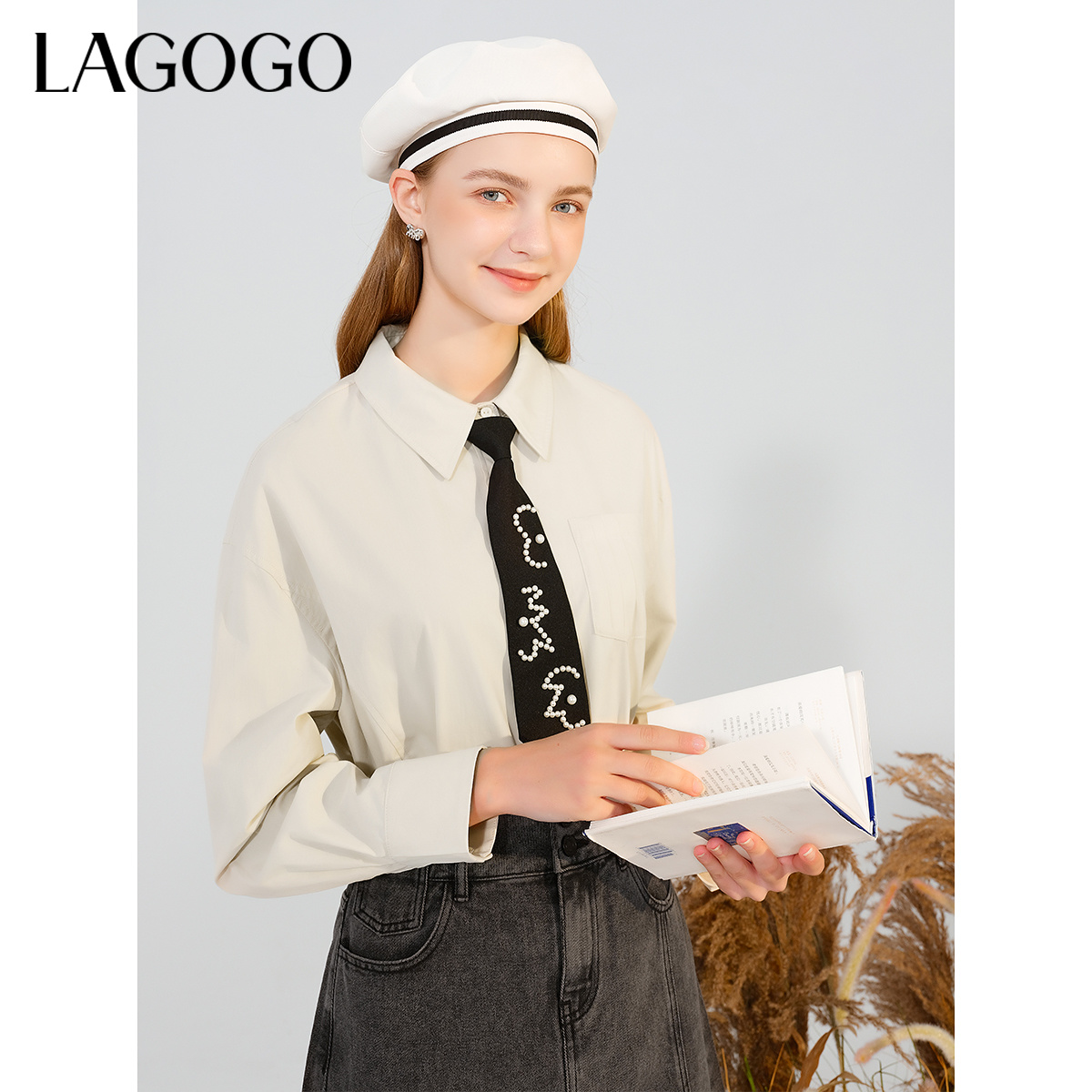 lagogo新款显瘦落肩清爽翻领衬衫女MCCC439Q13